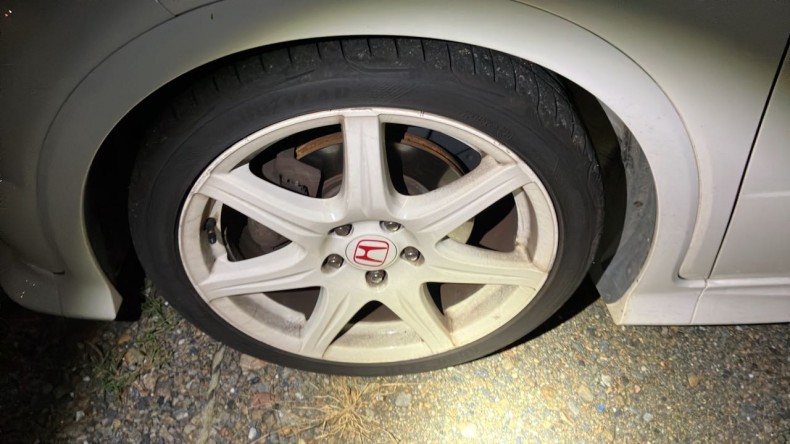 タイヤホイール前