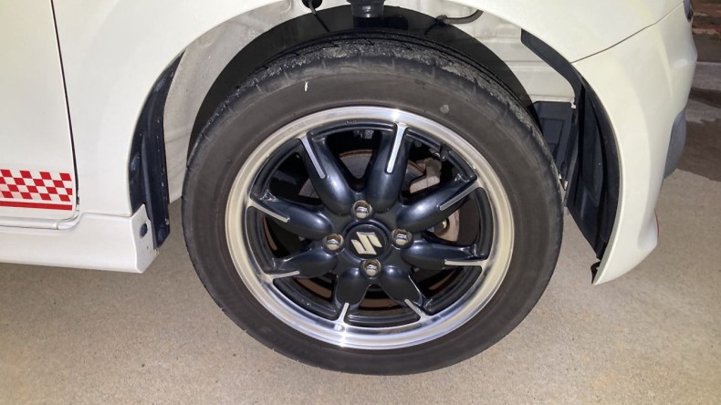 タイヤホイール前