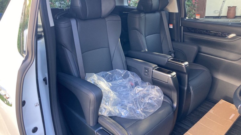 内装後方シート