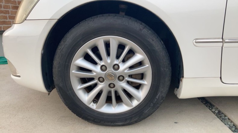 タイヤホイール前