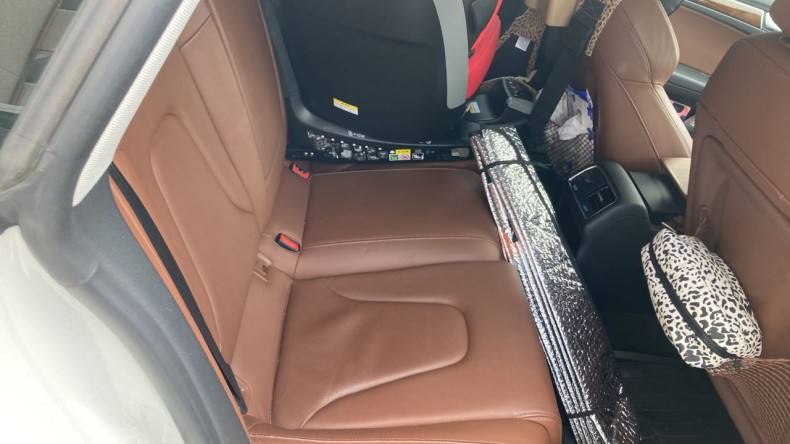 内装後方シート