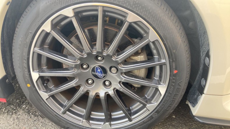 タイヤホイール前