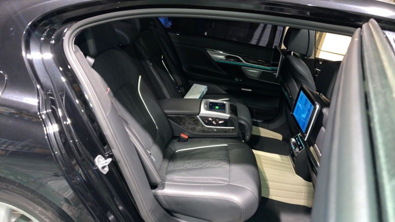 内装後方シート