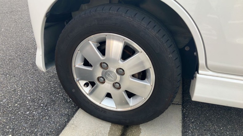 タイヤホイール前