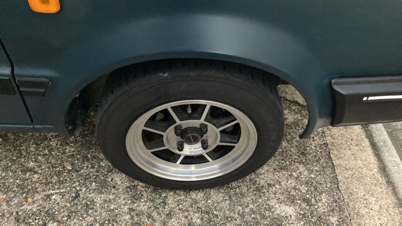 タイヤホイール前