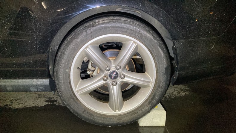 タイヤホイール前