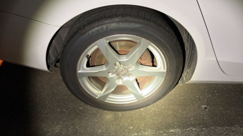 タイヤホイール前