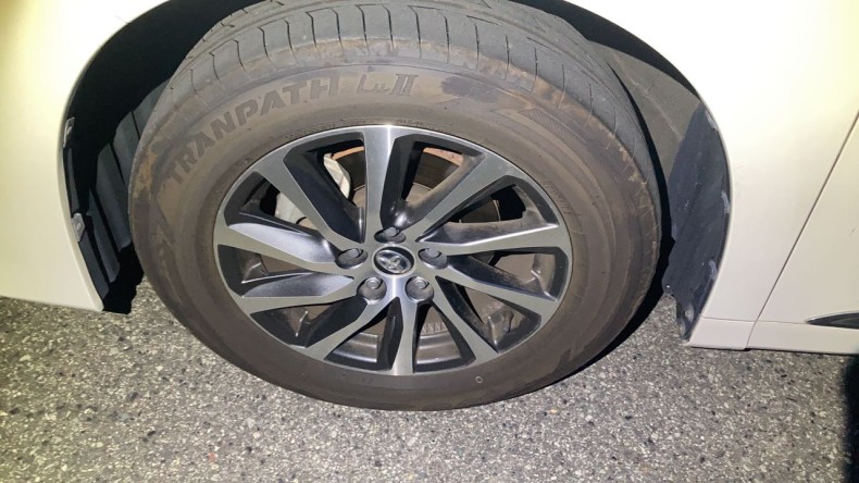 タイヤホイール前