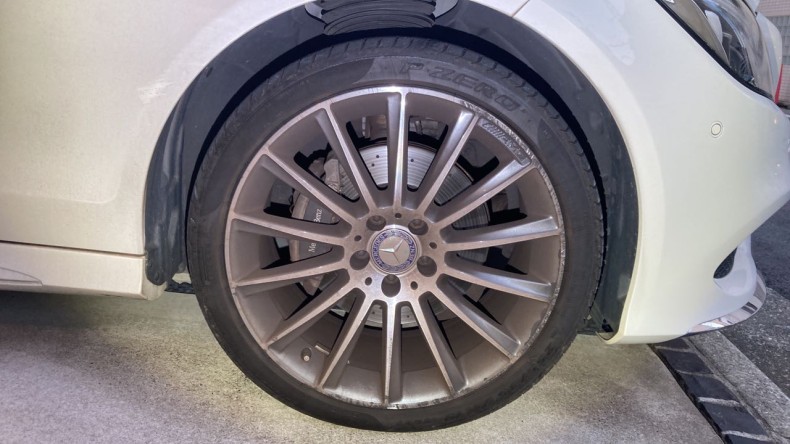 タイヤホイール前