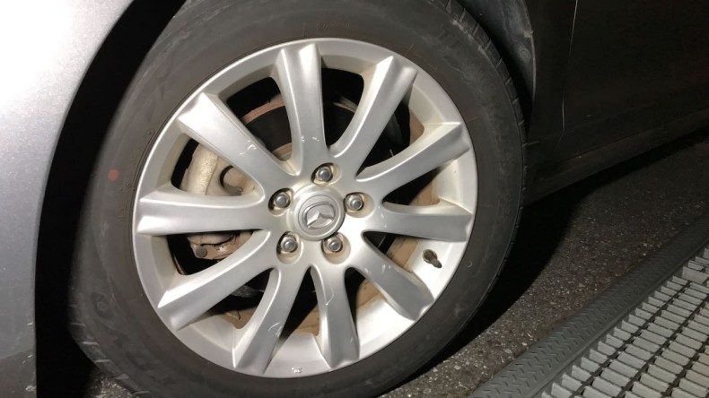 タイヤホイール前