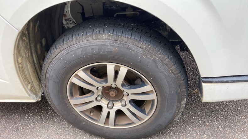 タイヤホイール前