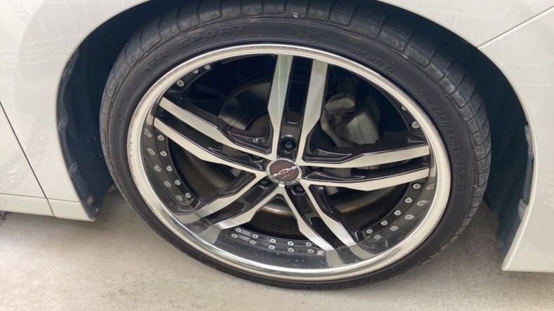 タイヤホイール前