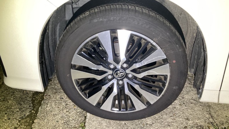 タイヤホイール前