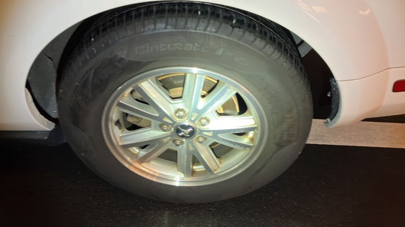 タイヤホイール前