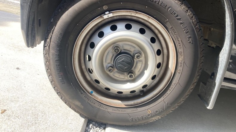 タイヤホイール前