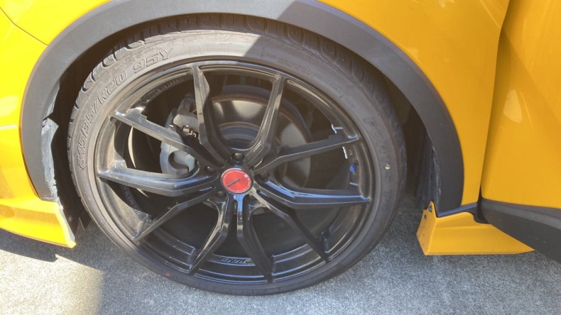 タイヤホイール前