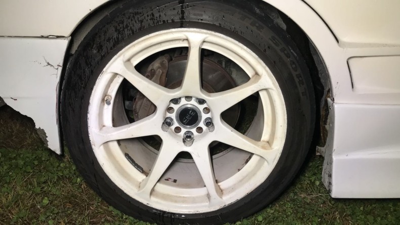 タイヤホイール前