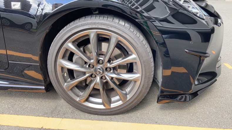 タイヤホイール前