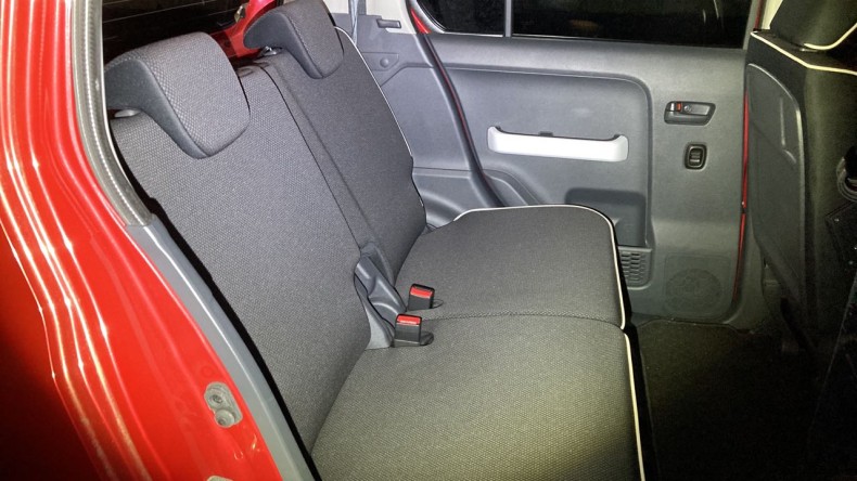 内装後方シート