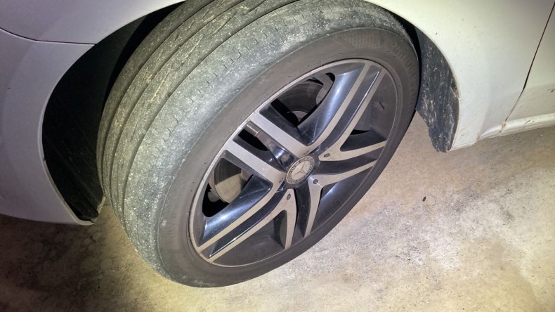 タイヤホイール前