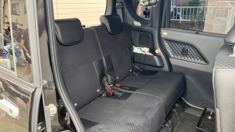 内装後方シート