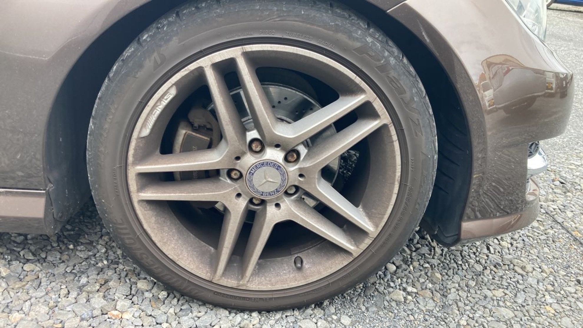 タイヤホイール前