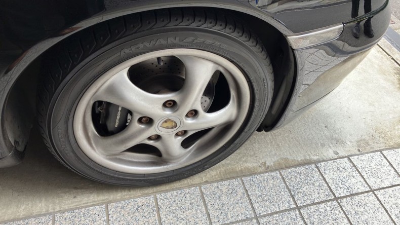 タイヤホイール前