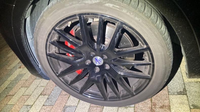 タイヤホイール前