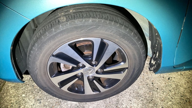 タイヤホイール前