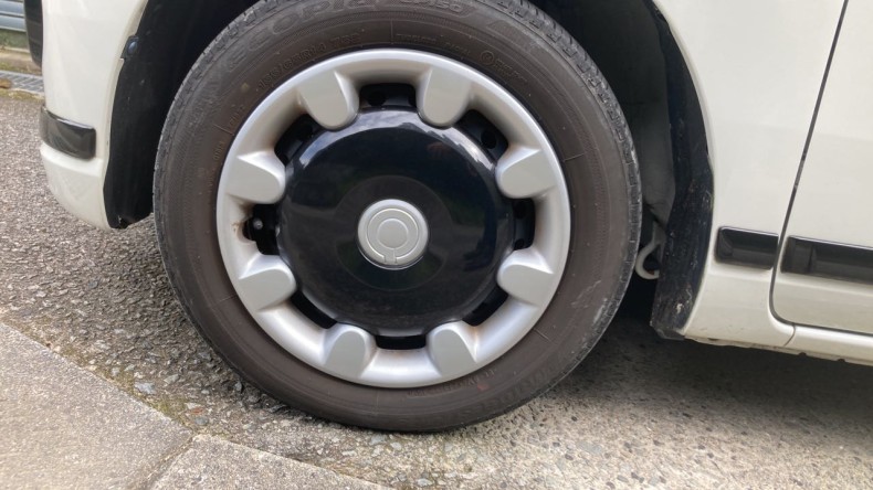 タイヤホイール前