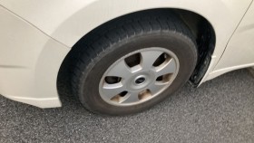 タイヤホイール前