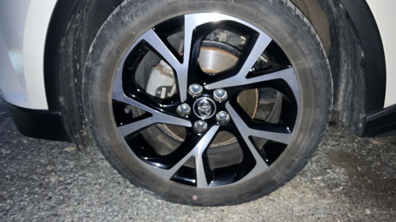 タイヤホイール前