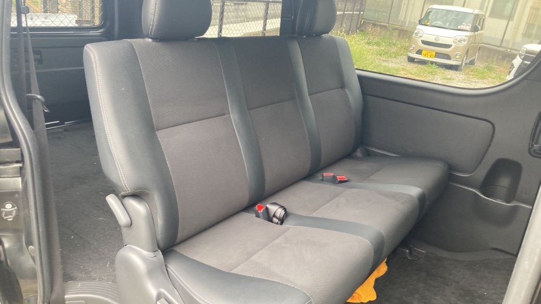 内装後方シート