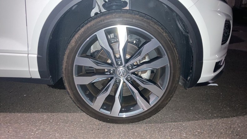 タイヤホイール前