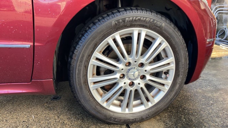 タイヤホイール前