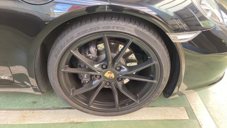 タイヤホイール前