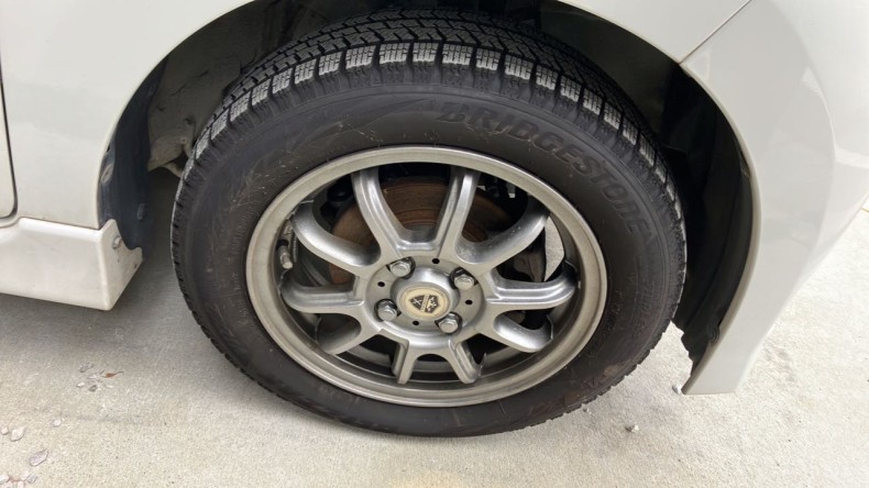 タイヤホイール前