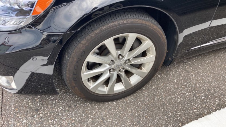 タイヤホイール前