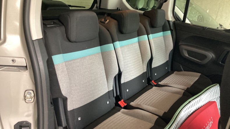 内装後方シート