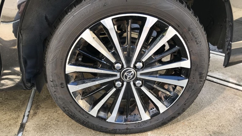 タイヤホイール前