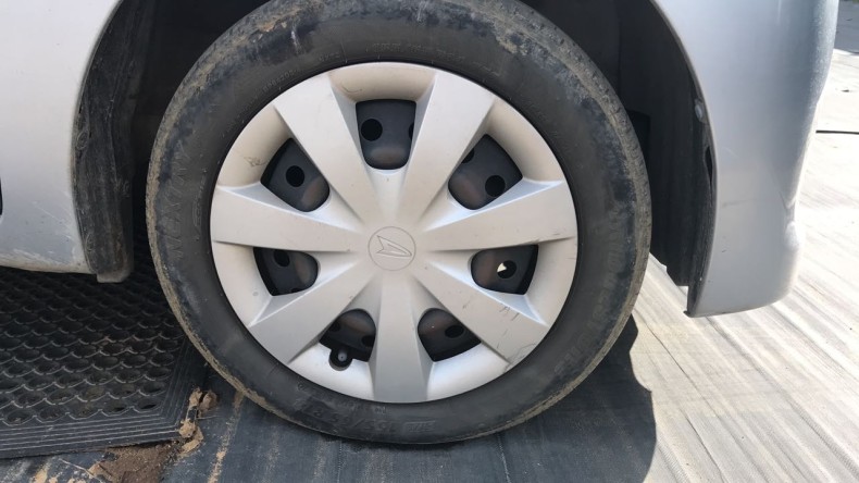 タイヤホイール前