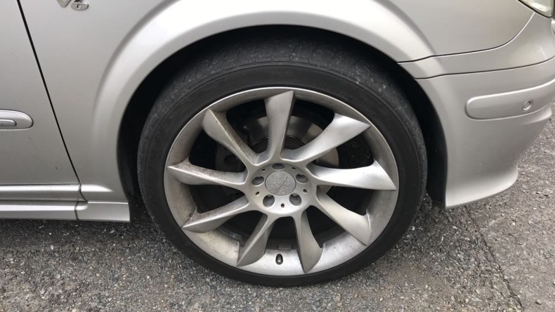 タイヤホイール前