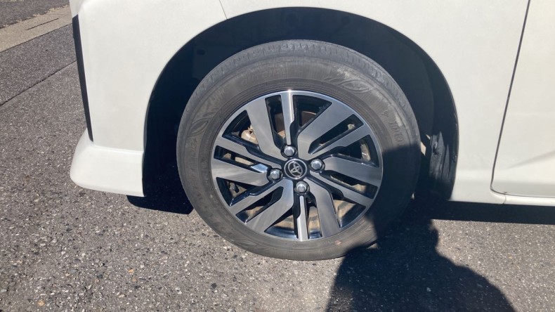 タイヤホイール前