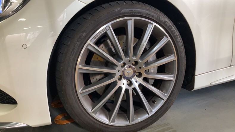 タイヤホイール前