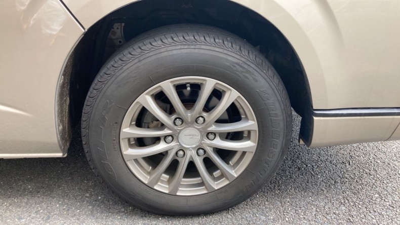 タイヤホイール前