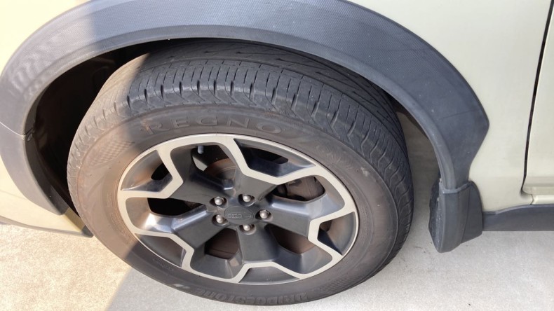 タイヤホイール前