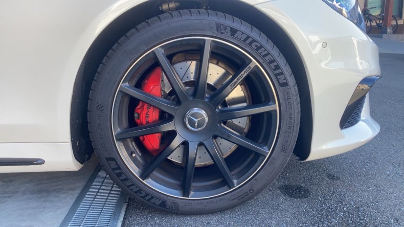 タイヤホイール前