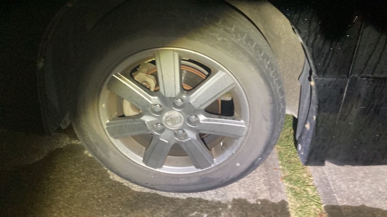 タイヤホイール前