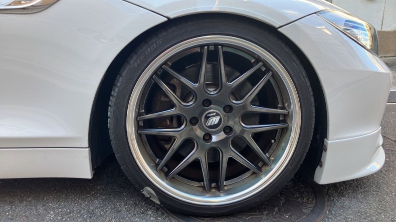 タイヤホイール前