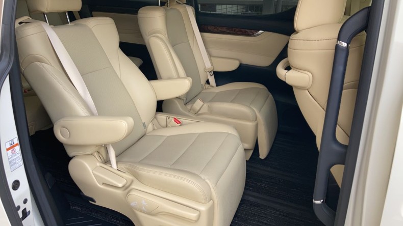 内装後方シート